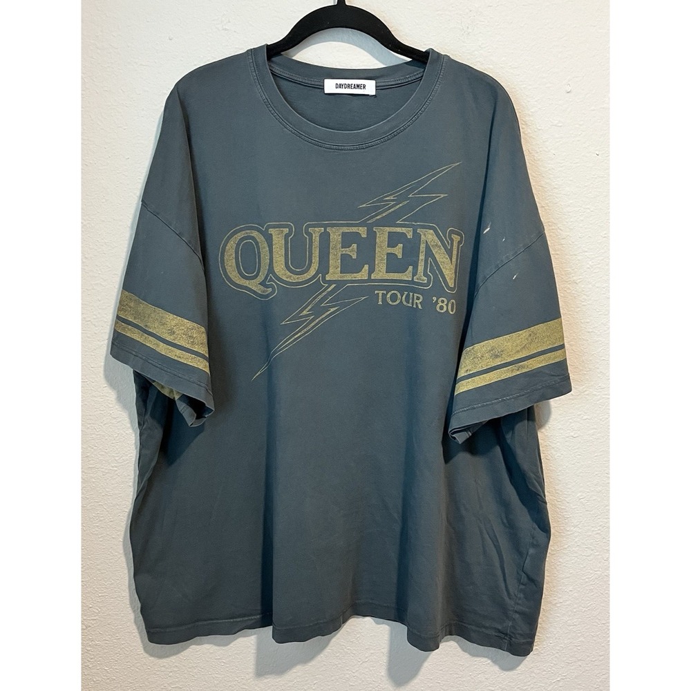 Day Dreamer Women's Graphic T-Shirt One Size Queen Tour' 80 Gray Band Tee Flaw
